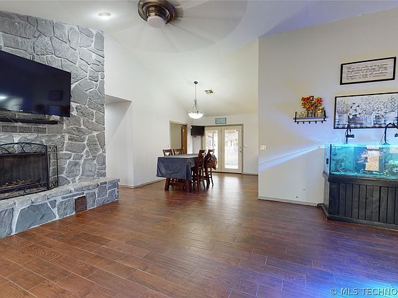 2nd image of 216 Emery Ln