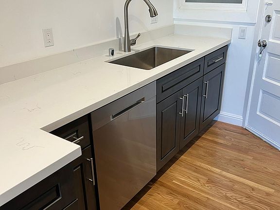 2nd image of 570 Lombard St