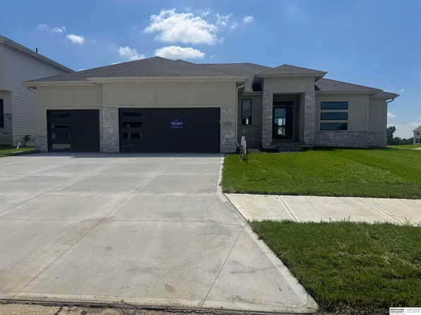 6207 209th St, Elkhorn, NE 68022