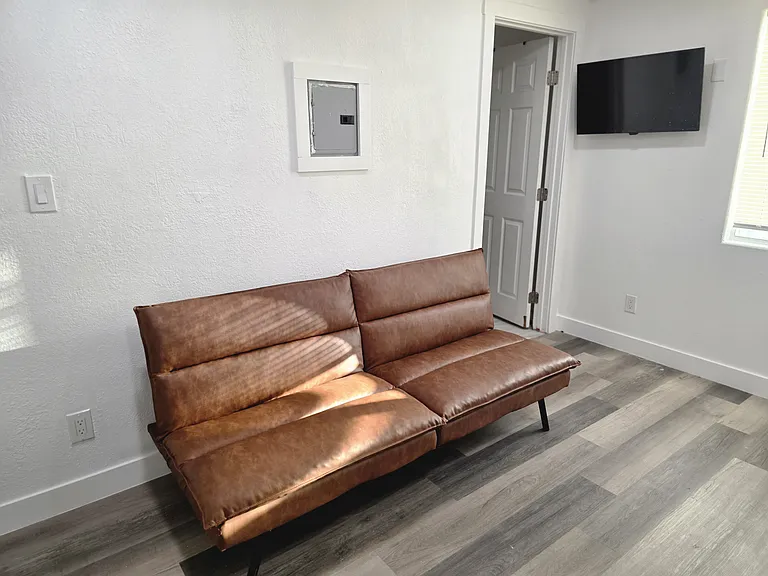 628 W 9th St #3 — Photo 12
