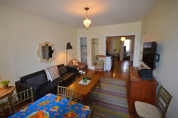 Rented by Universal Realty Group | media 2