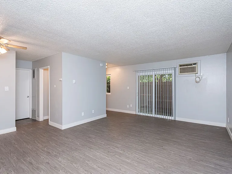Tuscana Court Apartments — Photo 38