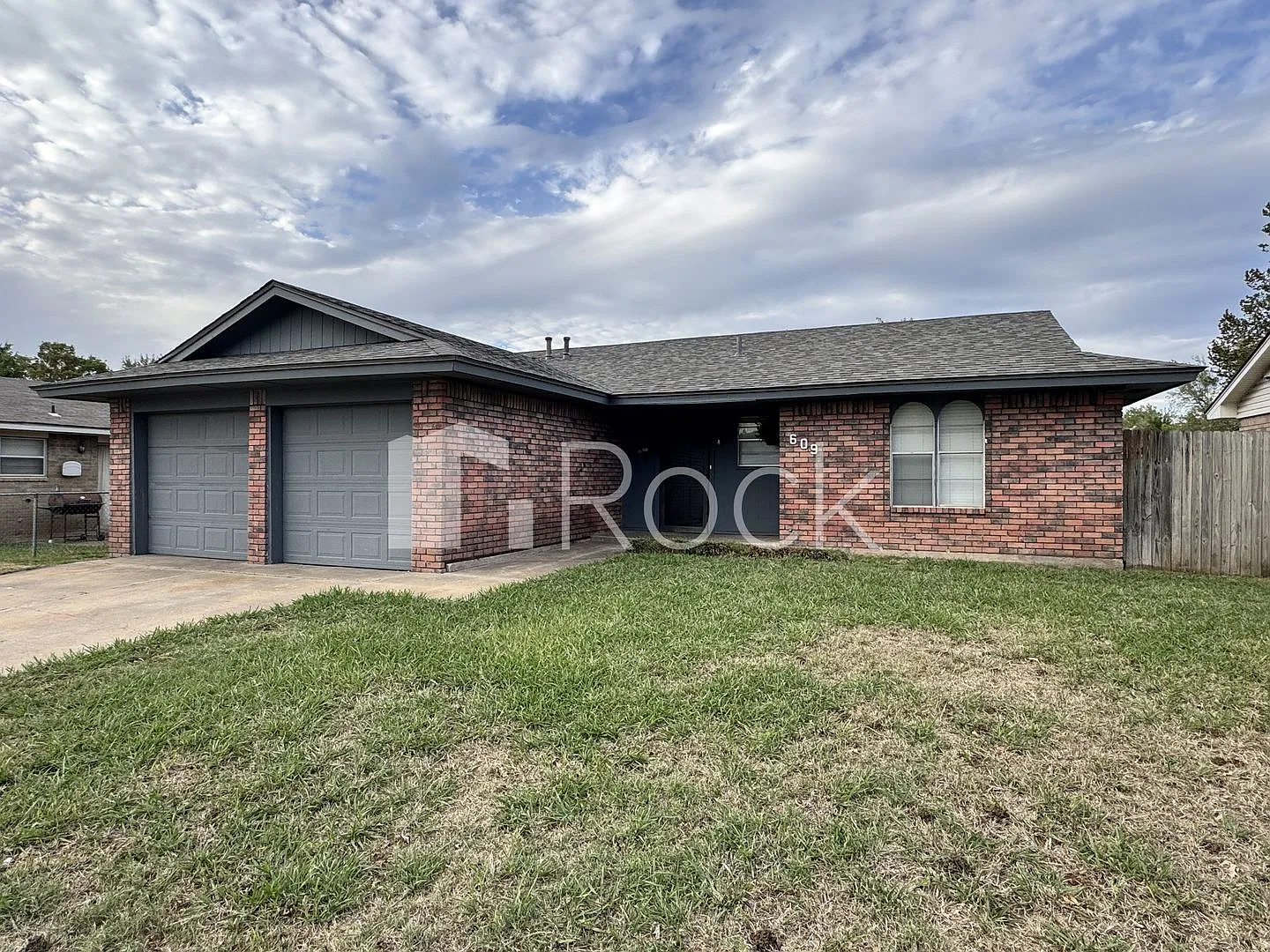3 Bedroom in a Great Central Location! — Photo 1