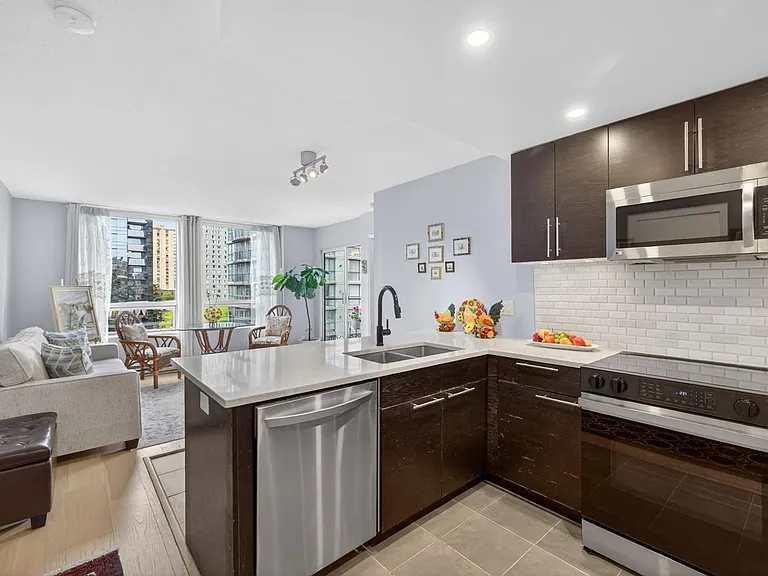 811 Helmcken St #1005 — Photo 4