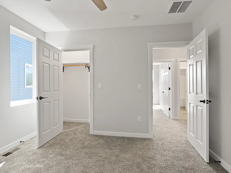 984 E Lander St — Photo 24