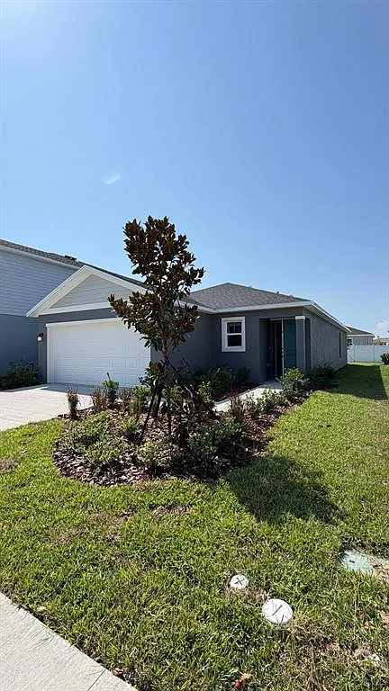 3 bed, 2.0 bath, 1429 sqft, $2,050 — Photo 2