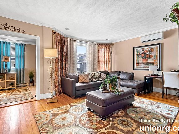 3rd image of 92-94 Saint Andrew Rd #2