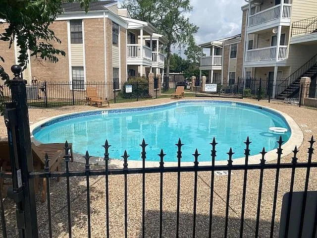 2 bed, 1.0 bath, 796 sqft, $1,075 — Photo 4