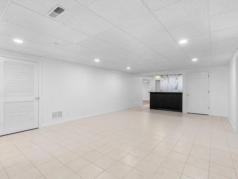 114 Heatherstone Dr #1 — Photo 36