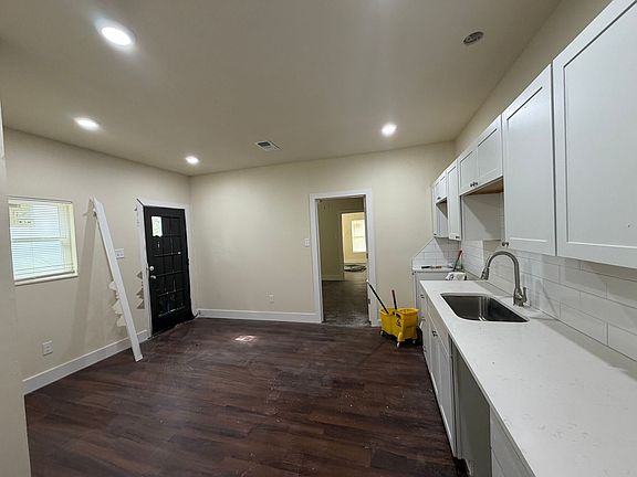 5th image of 879 Hickory St