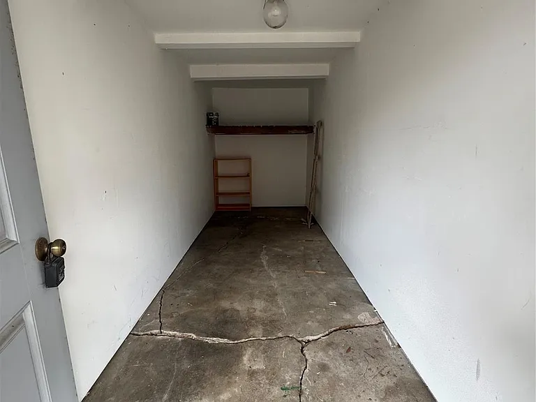1011 E 6th 1/2 St #1 — Photo 7
