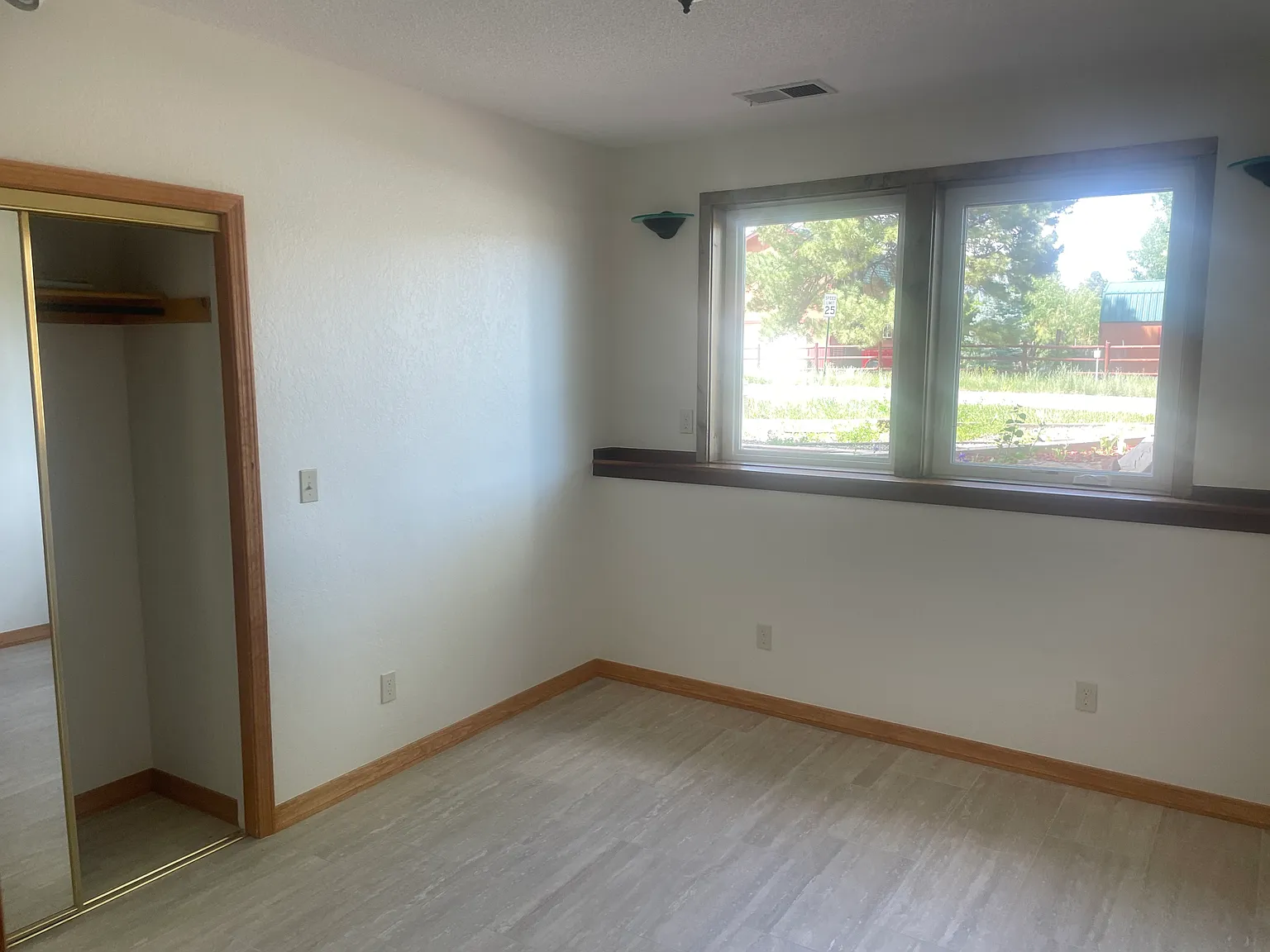 5 bed, 2431 sqft, $3,200 — Photo 3