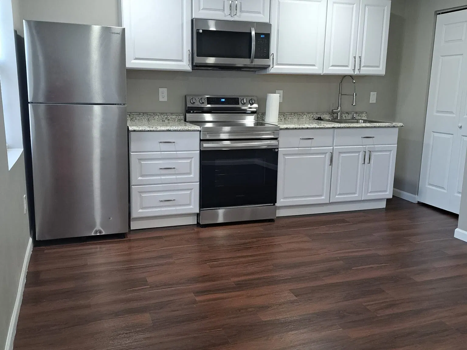 1 bed, 300 sqft, $1,350 — Photo 1