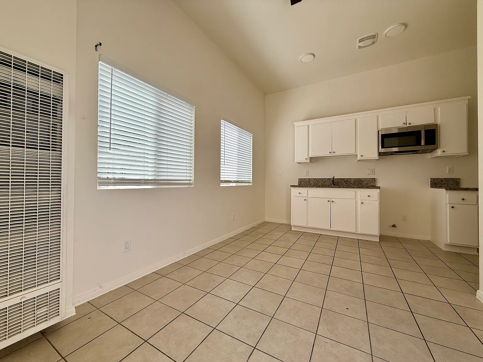 Studio, 350 sqft, $1,550 — Photo 1