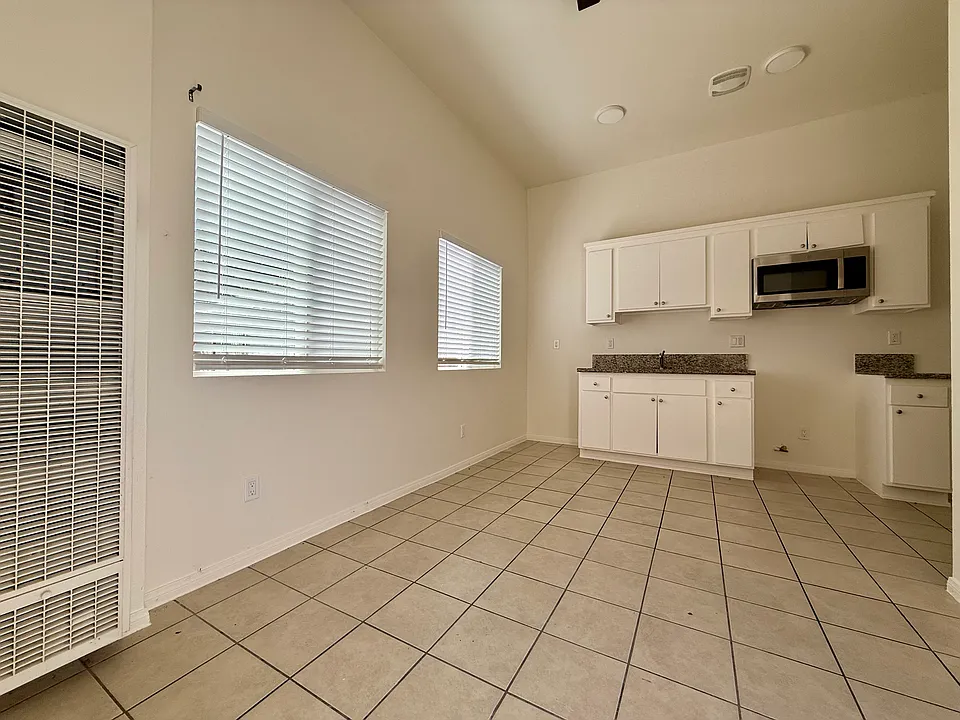 319 Hermosa Ave #11