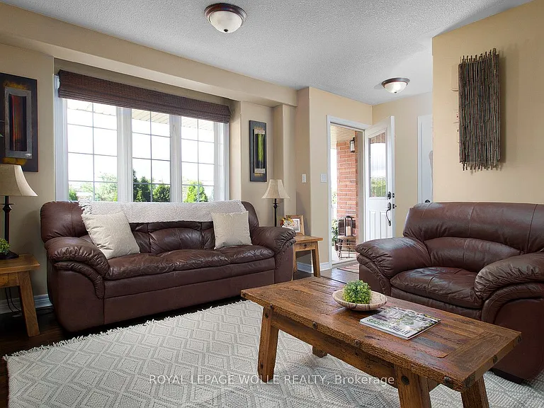 511 Victoria Rd N — Photo 14