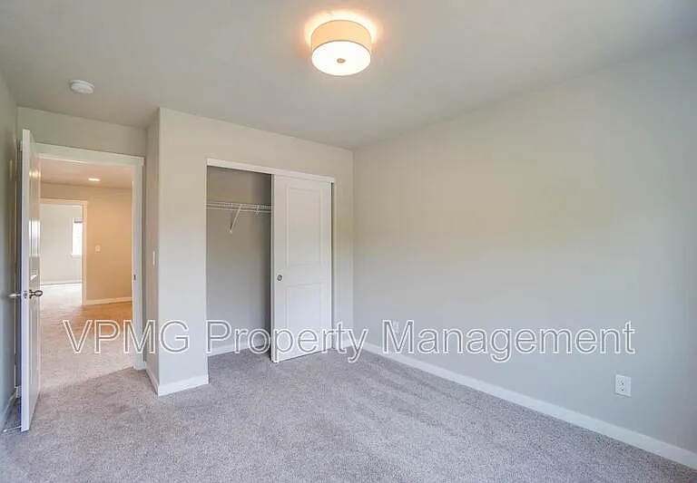 13602 NE 75th Cir — Photo 22