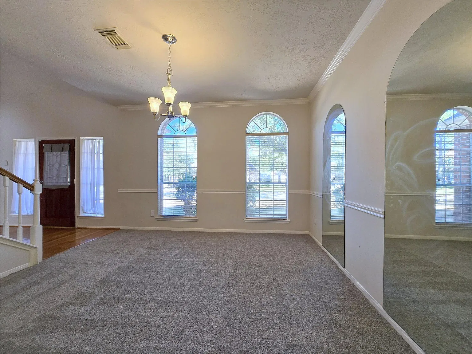 5 bed, 3.5 bath, 3407 sqft, $2,850 — Photo 4