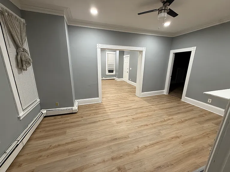 249 Orms St #I — Photo 11