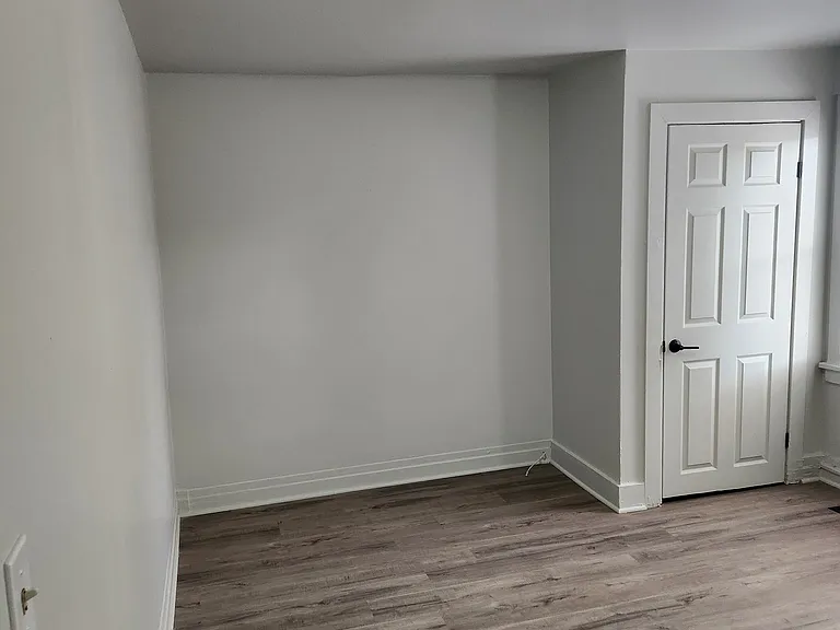 327 E Scull St — Photo 22