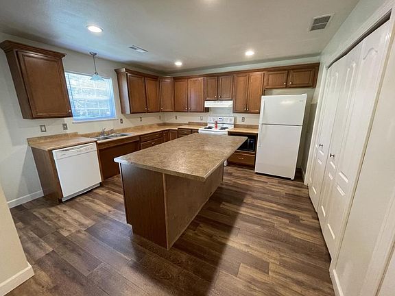 3rd image of 298B Claymine Dr