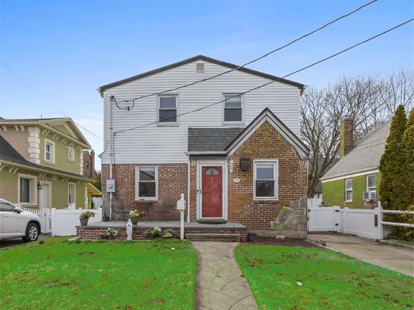 191 Kensington Road S, Garden City South, NY 11530