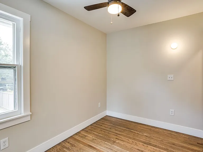 338 N Quentin St — Photo 20