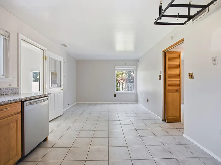 10805 Southall Dr — Photo 12