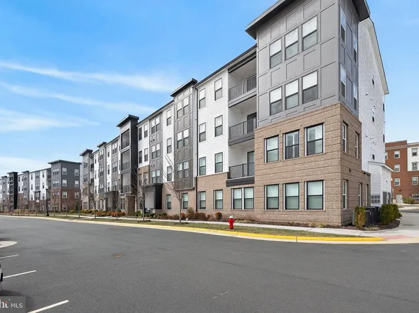 23639 Golden Embers Sq #105, Ashburn, VA 20148