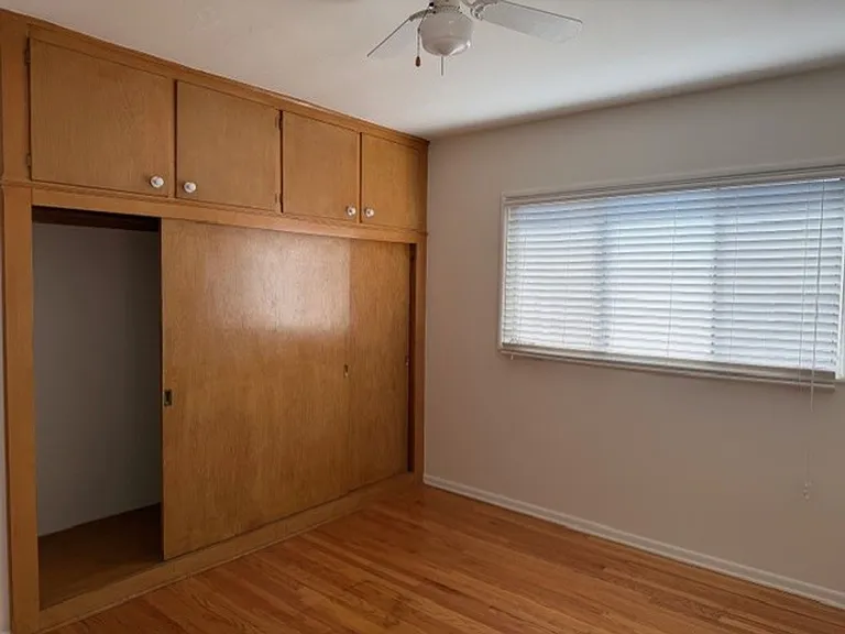 1055 Thompson Ave — Photo 12