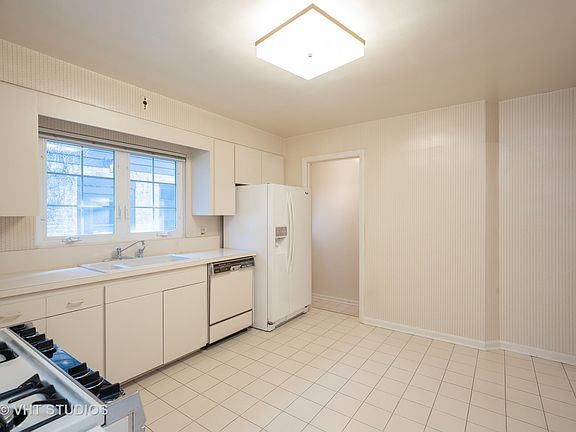 5th image of 846 N Waiola Ave