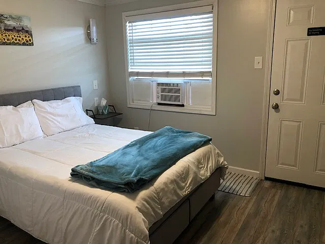 Studio, $995 — Photo 2