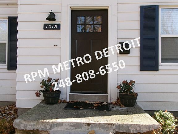 3rd image of 1018 N Vermont Ave