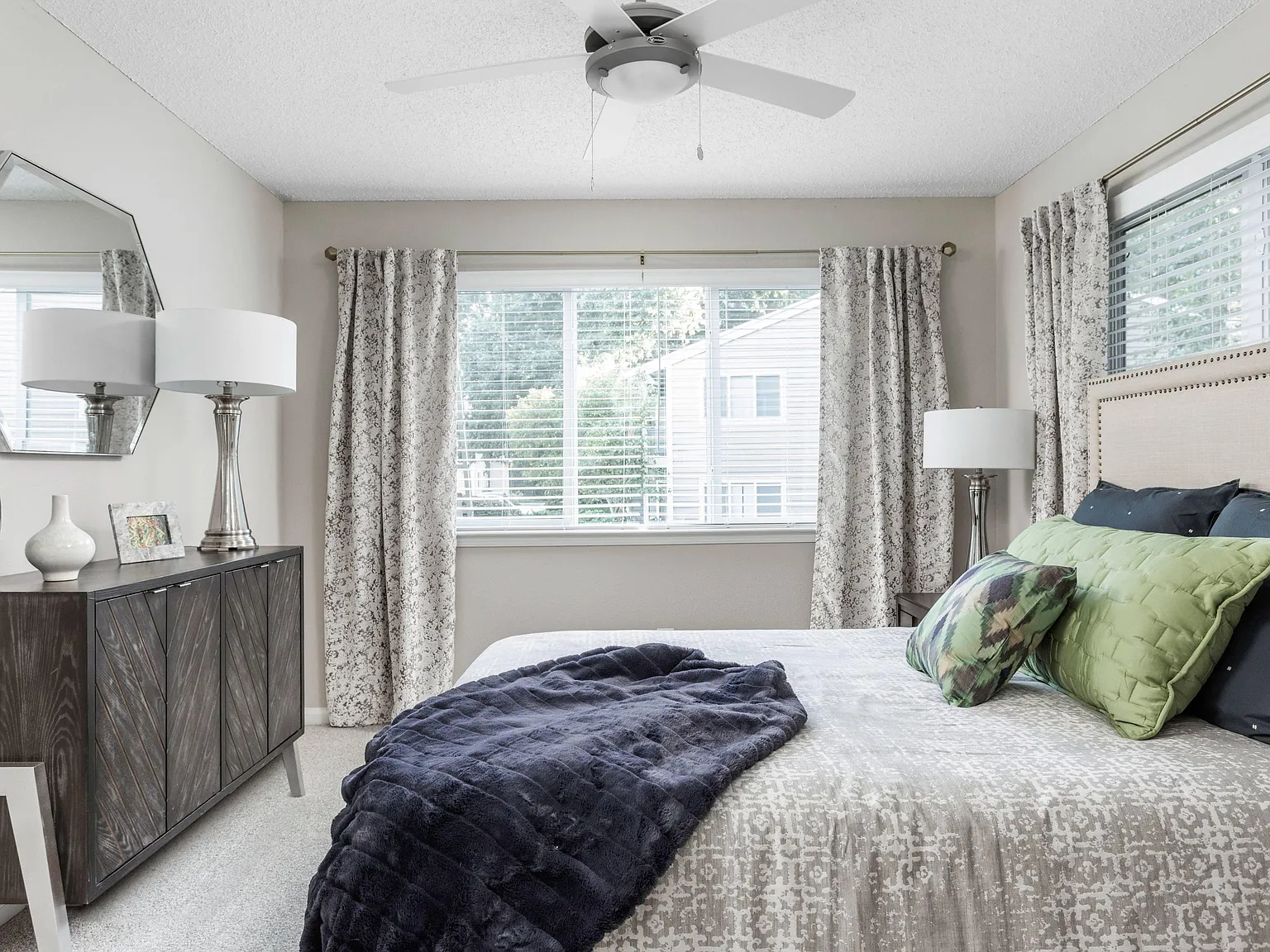 Crestmont Apartments — Photo 2