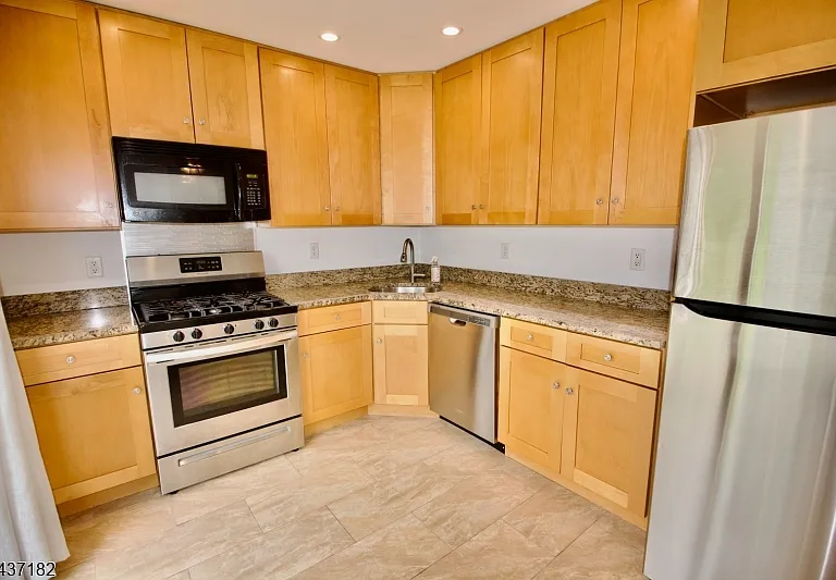 78 Woodward Ln — Photo 1