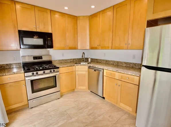 78 Woodward Ln, Basking Ridge, NJ 07920