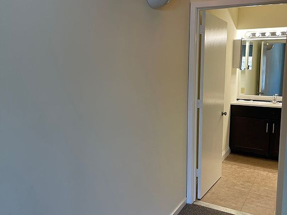 3rd image of 5215 Le Parc Dr APT 8