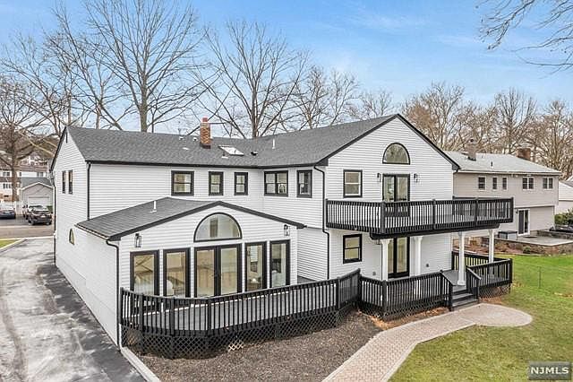 1st image of 327 Elmwood Dr