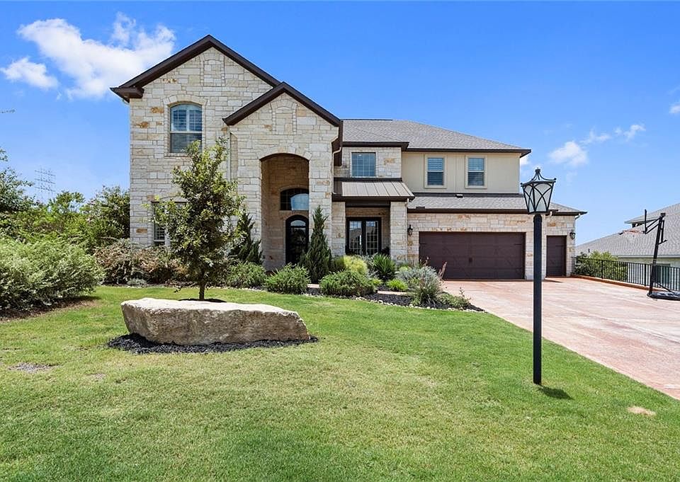 1st image of 202 Coopers Crown Ln