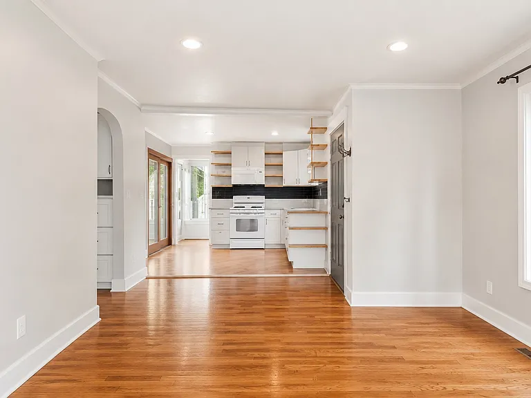 317 W Chester Dr — Photo 6