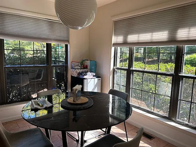 3 bed, 2.5 bath, 2143 sqft, $4,600 — Photo 3