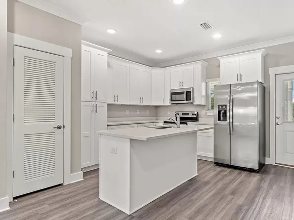 233 N Sand Palm Rd, Freeport, FL 32439