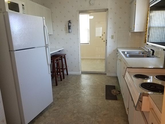 4th image of 5725 12th Ave N Unit 307D