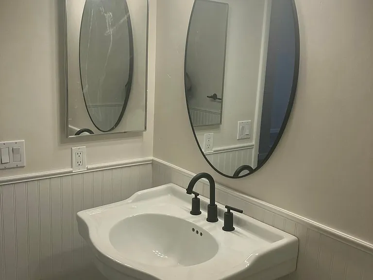 530 E Kerry Ln — Photo 15