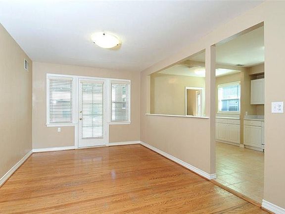 2nd image of 657 W Glenoaks Blvd