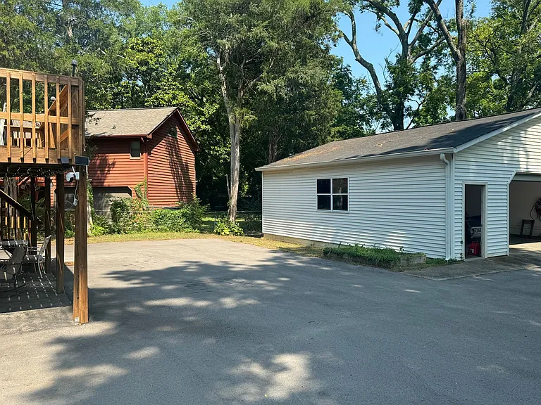 332 Lynn Dr — Photo 41