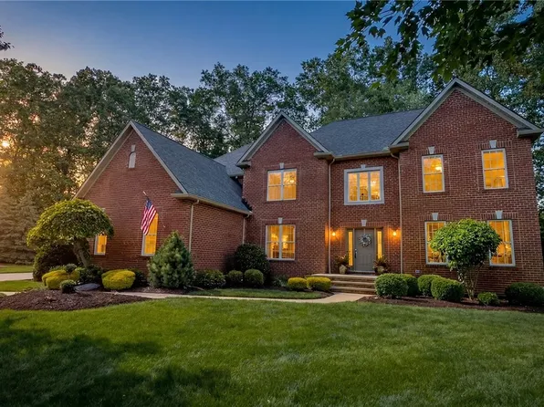 255 Pamilla Cir, Avon Lake, OH 44012
