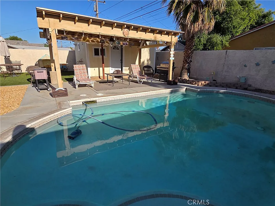 16437 Live Oak St