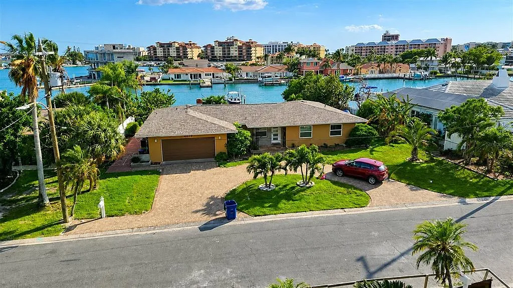 3 bed, 3.0 bath, 2300 sqft, $6,000 — Photo 1