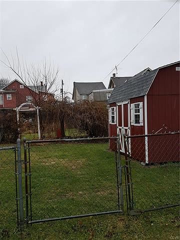 2nd image of 709 2nd St